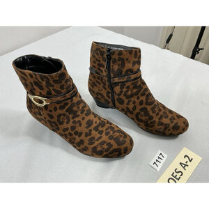 Womans Excellent Cond MPO Greet Animal Print Wedge Ankle Boots 8.5 M Multicolor